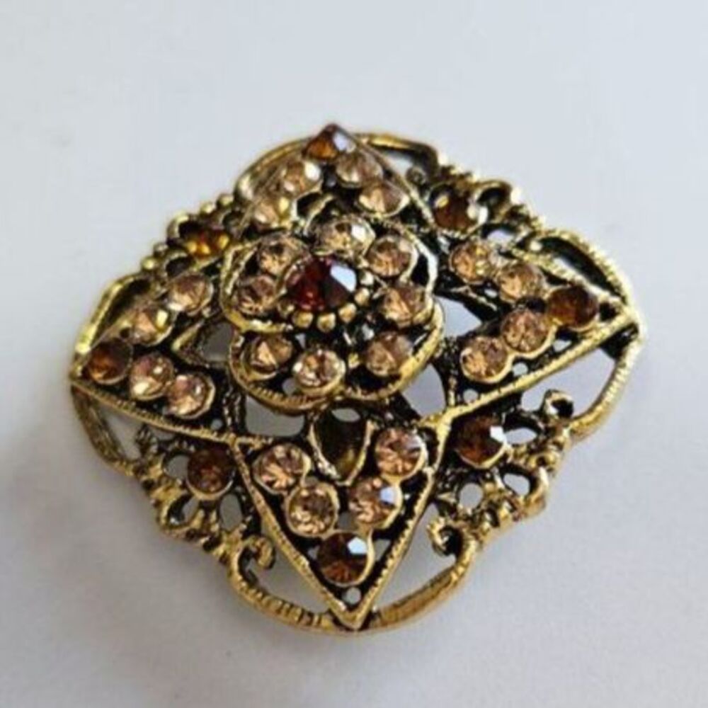 *Sale* Gold tone rhinestone brooch - Picture 8 of 8